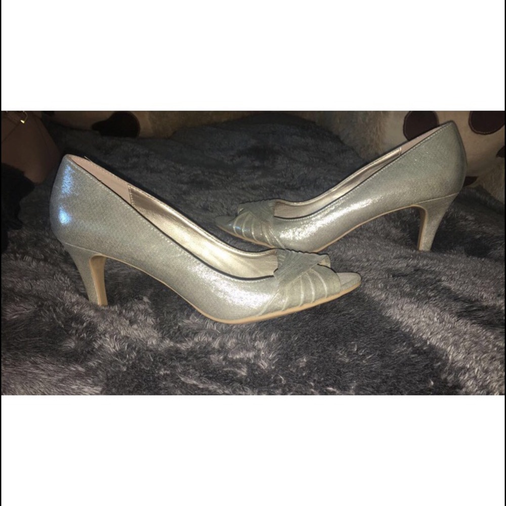 Mootsies Tootsies silver formal heels